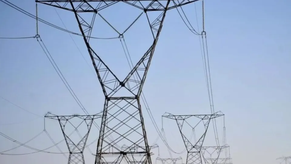 Bandeira tarifária de energia permanecerá amarela em setembro, afirma Aneel