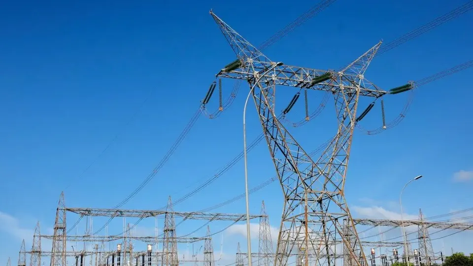 Consumidores poderão escolher fornecedores de energia a partir de 2027