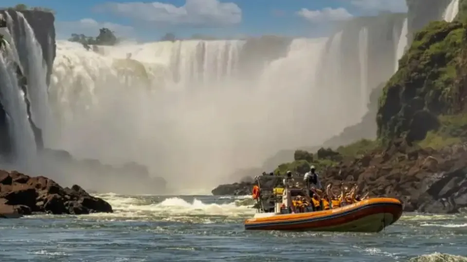 Turista morre durante passeio de barco nas Cataratas do Iguaçu